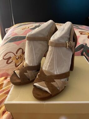New Women’s Michael Kors Suede Tan Strappy Block Heel Sandals size 8